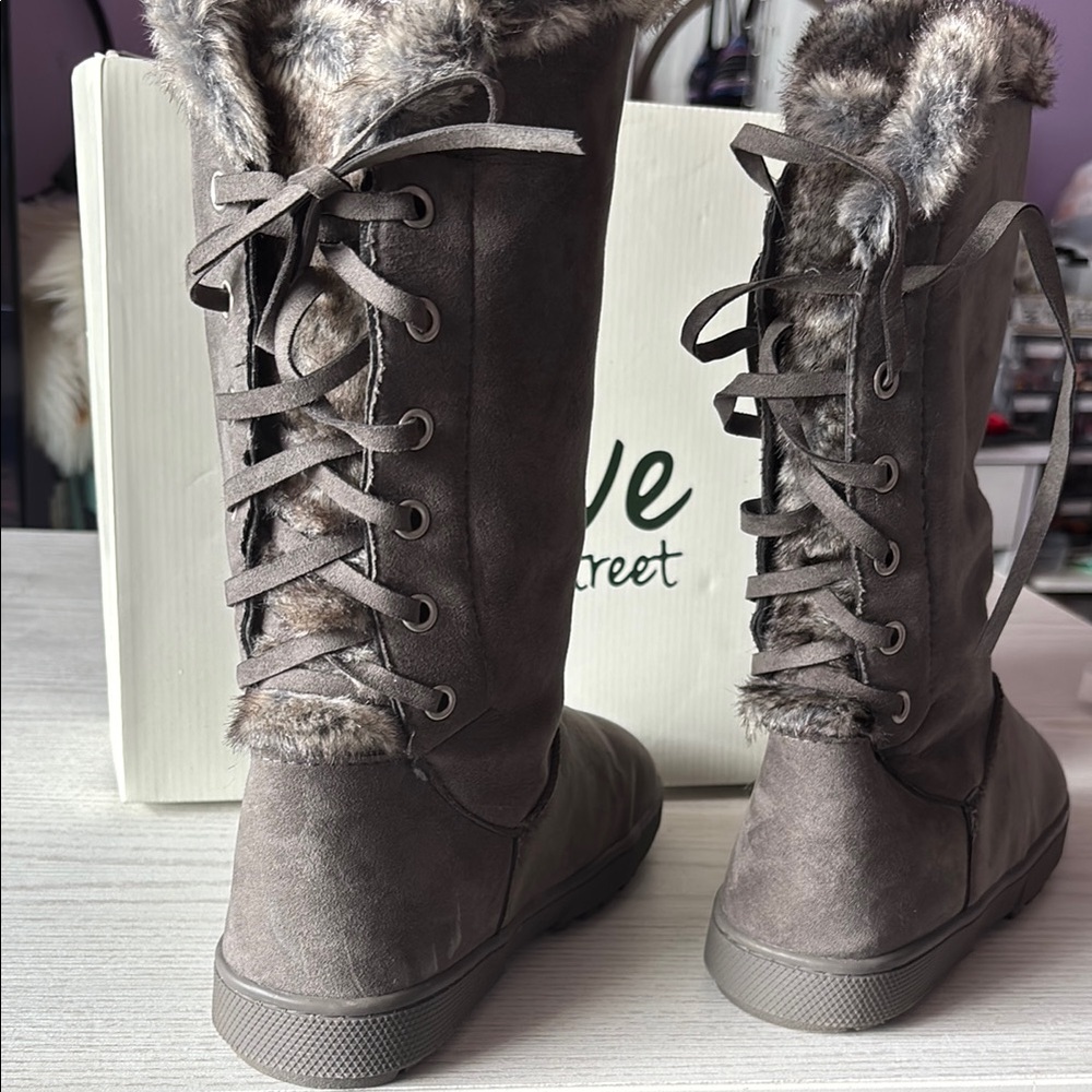 Gray Winter Boots with Furry Lining NWOT - Picture 3 of 10